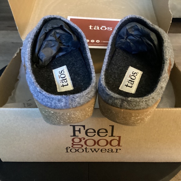 Taos Footwear Gray Mules - Picture 5 of 10